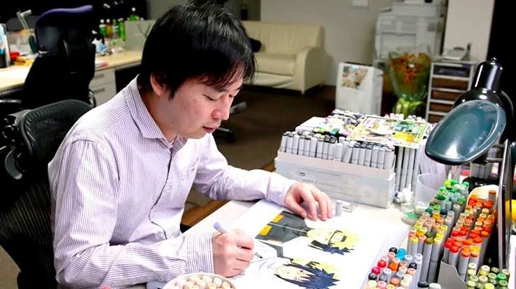 Artista japonês desenhando naruto e sasuke